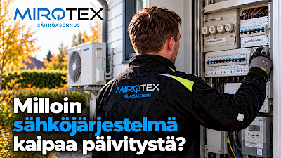 Mirotexin sähköasentaja tarkistaa omakotitalon sähkötaulua ja sähköjärjestelmää. Taustalla on ilmalämpöpumpun ulkoyksikkö.